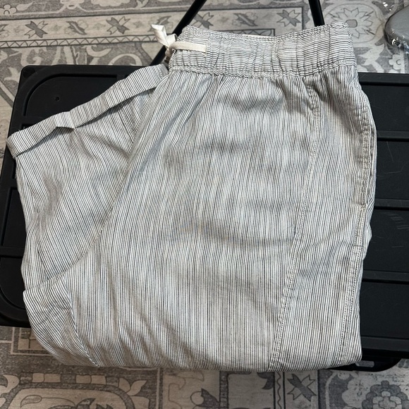 Lane Bryant Gray Capri Pants Relaxed Fit Soft Slub Striped Grey size 18/20 new - Picture 8 of 12